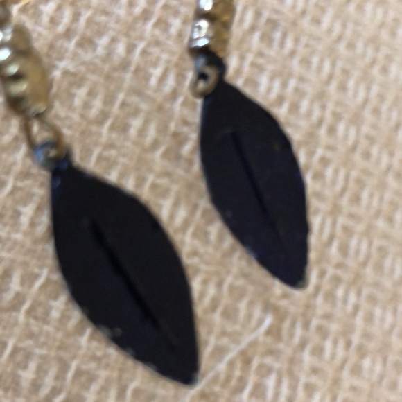 NWOT black closed lock french wire  dimensional leaf earrings - Picture 12 of 12